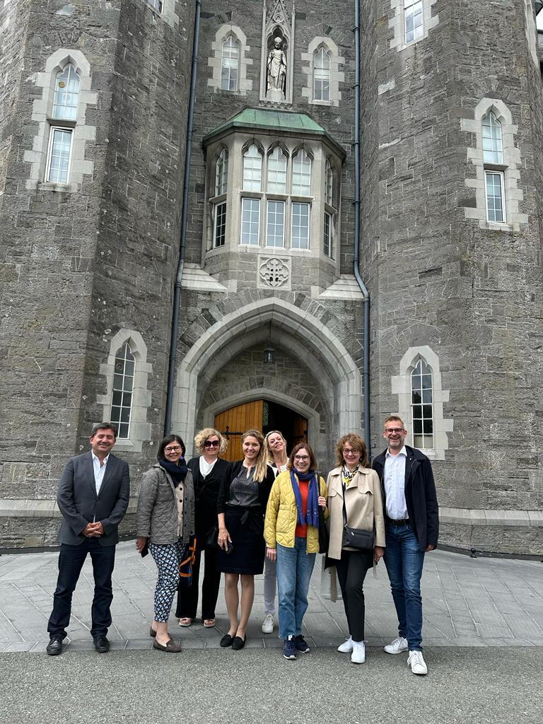 https://arqus-alliance.eu/wp-content/uploads/2023/07/2023_gruppenfoto-maynooth-university-boardinghouse_kerstingackle.jpg