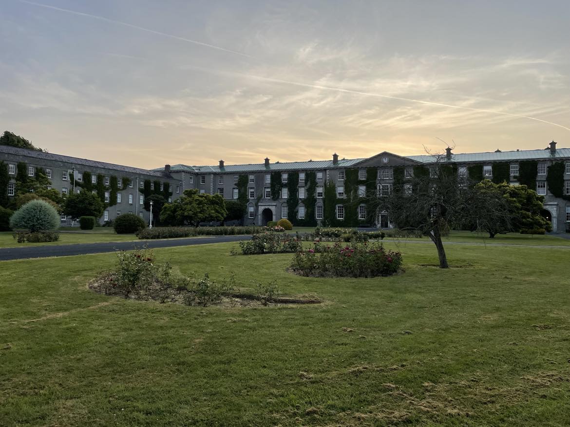 https://arqus-alliance.eu/wp-content/uploads/2023/07/2023_maynooth-university-buildings_kerstingackle.jpg